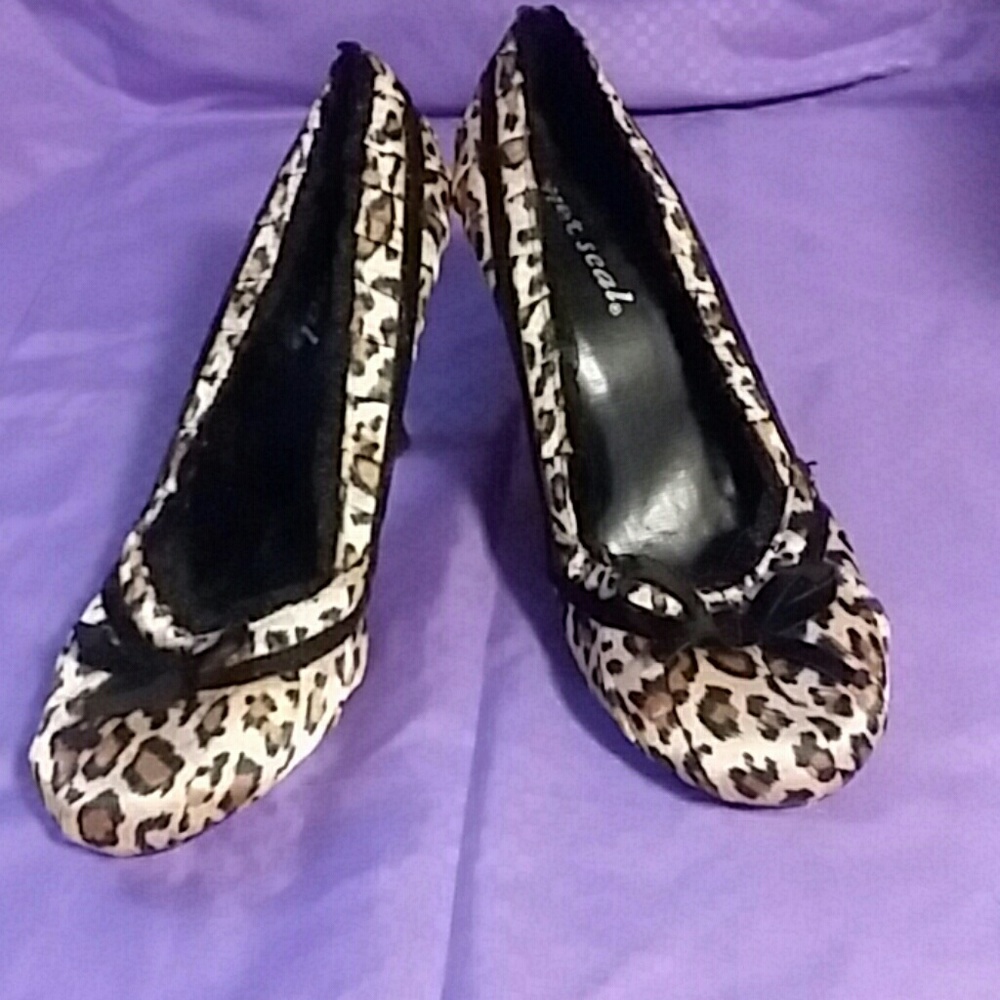 Wetseal cheeta print heels